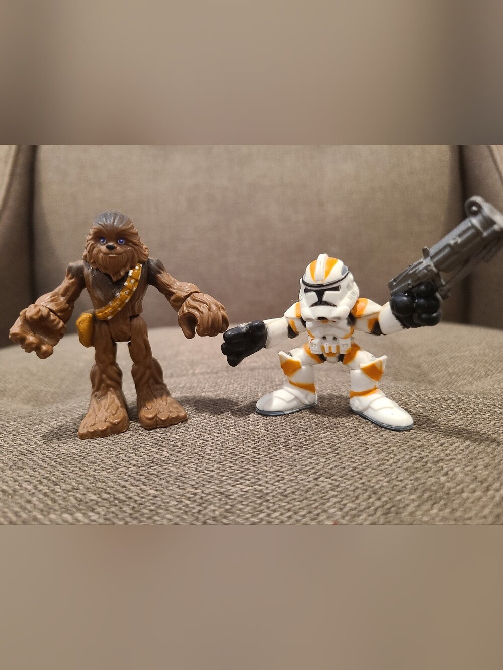 Hasbro Star Wars Galactic Heroes  mini action figures Chewbacca & Clone trooper